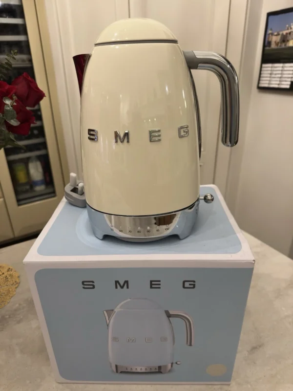Elegant 1.7L Cream Smeg Kettle