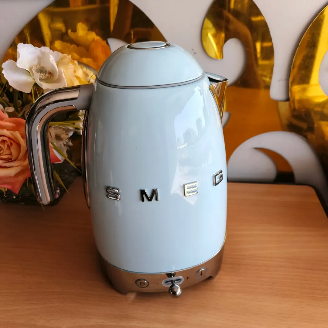 Elegant 1.7L Pastel Blue Smeg Kettle