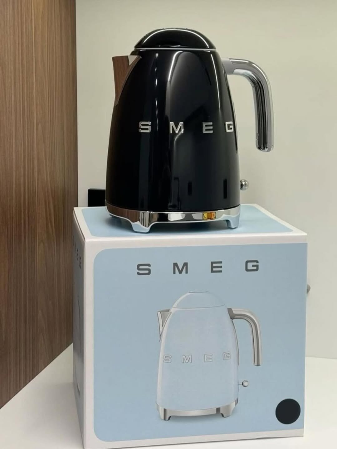 Original Black SMEG Retro Kettle 1.7L
